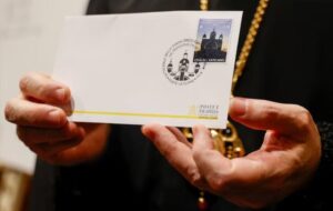 Ватикан випустив незвичну марку на підтримку українців