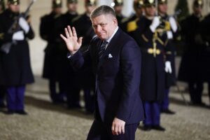 Фіцо узявся “визволяти” російських олігархів з-під санкцій ЄС