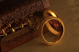 Керівник ломбардів у Херсоні привласнив ювелірні вироби на 8,5 млн