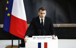 Макрон: Франція збільшить число ядерних боєголовок