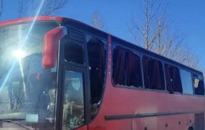 Росіяни атакували дроном автобус на Харківщині, є жертви