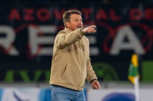 УПЛ визначила найкращого тренера та футболіста 20-го туру