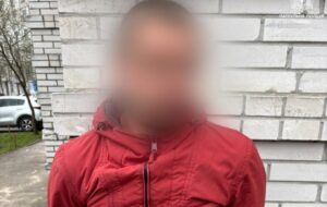 У Києві затримали озброєного чоловіка