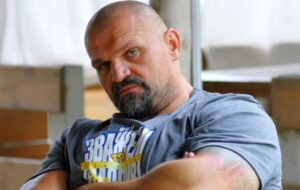 Вірастюк показав нові фото коханої, яка молодша на 11 років