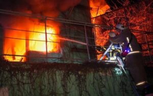 У Дніпрі й Києві сталися пожежі після атаки РФ