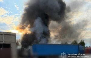У Запоріжжі після удару РФ спалахнула пожежа