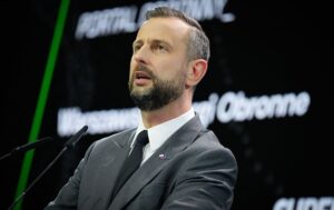 Міністр оборони Польщі різко відповів на критику щодо допомоги Києву