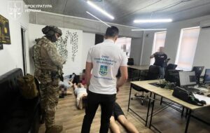 Обіцяли повернути гроші з інвестицій: у Львові викрили кол-центр