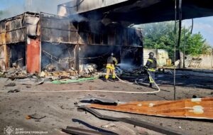 Росіяни вдарили по АЗС на Дніпропетровщині: є загиблий та поранені