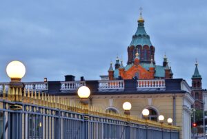 Російські церкви в Європі ховаються за українською символікою